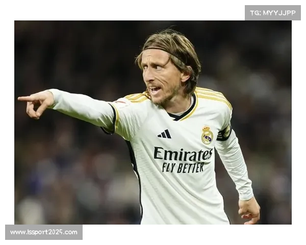 镜头聚焦:老将莫德里奇主罚任意球前的凝神瞬间 镜头聚焦:老将莫德里奇主罚任意球前的凝神瞬间